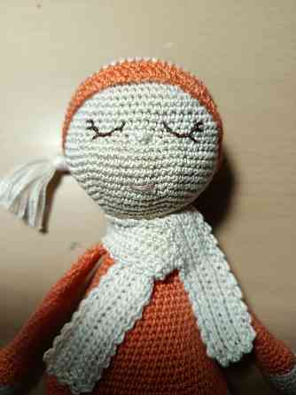 Милая маленькая куколка, связанная крючком Донецк