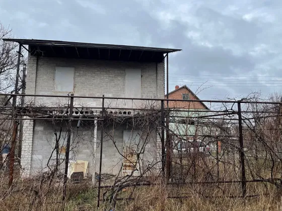 Коробка 2-х эт. дома + 6 соток земли Донецк