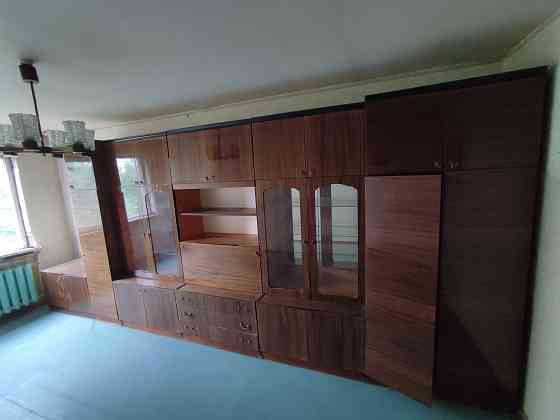 Распродажа мебели: стенка, кровать, стол и тумбы Донецк