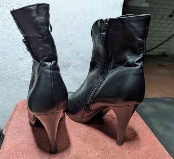 Продам женские осенние ботинки 39размер Донецк