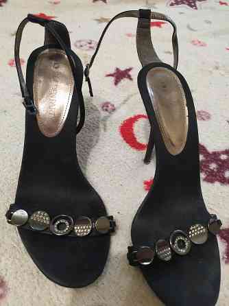 Туфли женские в хорошем состоянии продам не дорого,набойки железки новые,шпилька литая 8см , бренд г Донецк