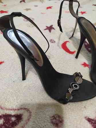 Туфли женские в хорошем состоянии продам не дорого,набойки железки новые,шпилька литая 8см , бренд г Донецк