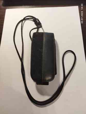 Чехол д/мобильного телефона (Nokia 6230i или аналог) вертикальн., кожаныйый, черный на шею Донецк