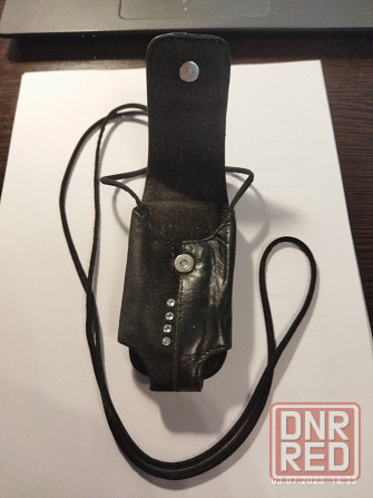 Чехол д/мобильного телефона (Nokia 6230i или аналог) вертикальн., кожаныйый, черный на шею Донецк - изображение 2