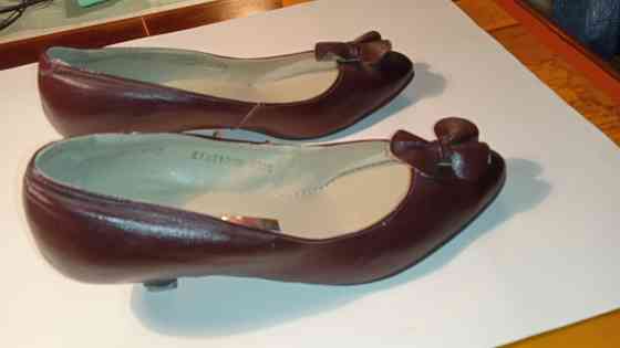 Туфли на невысоком каблуке , кожа , цвет коричневый , размер 38 . Макеевка