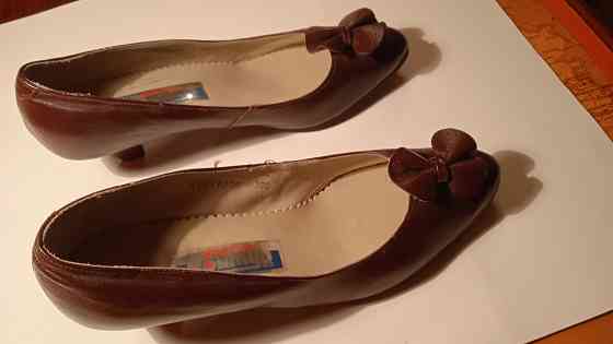 Туфли на невысоком каблуке , кожа , цвет коричневый , размер 38 . Макеевка