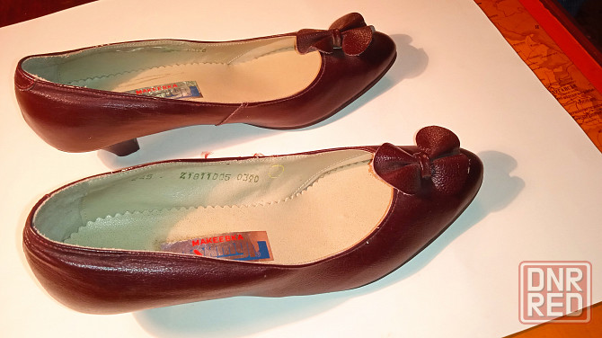 Туфли на невысоком каблуке , кожа , цвет коричневый , размер 38 . Макеевка - изображение 1