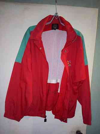Куртка-ветровка весна-лето , х/б-плащевка , цвет красный , размер 46 . Макеевка