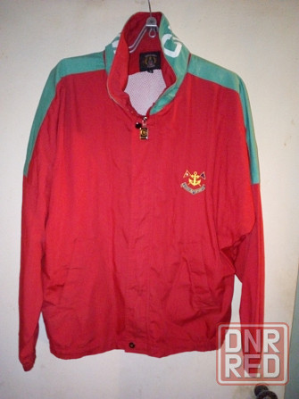 Куртка-ветровка весна-лето , х/б-плащевка , цвет красный , размер 46 . Макеевка - изображение 1