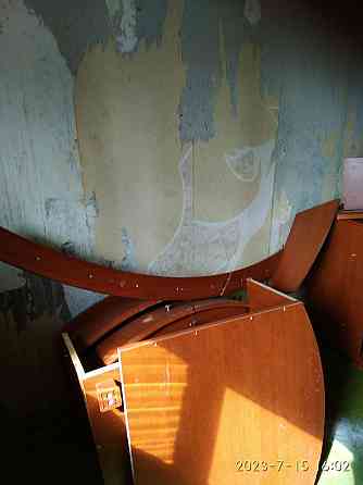 Продам по сходной цене мебель стенку- горка Донецк