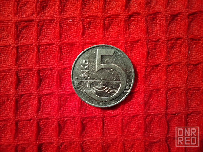 Монета Чехии 5 КРОН , 1995 года . Макеевка - изображение 3