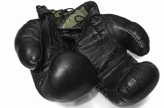 Перчатки боксёрские , аутентичные, кожаные. Донецк