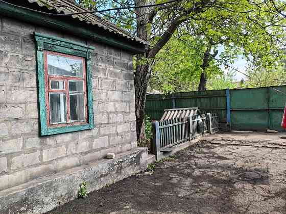 Газифицированный дом с земельным участком,центральный район Енакиево