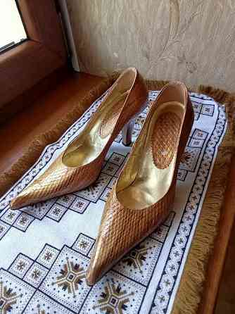 Туфли модельные золотистого цвета Донецк