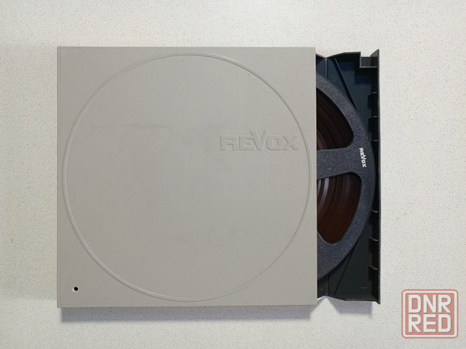 "REVOX" 27-я (10 дюймов) фирменная в коробке пластиковая катушка с магнитной пленкой (1100 метров) Донецк - изображение 2