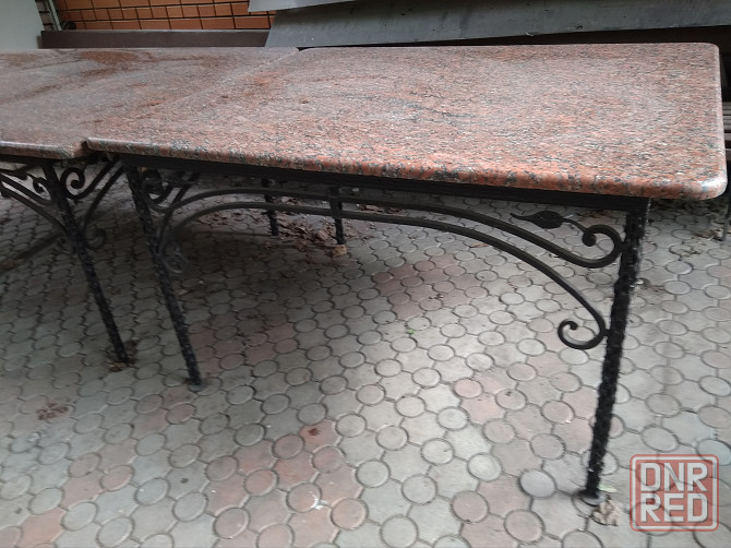 продам 2 стола кованых с натуральными гранитными плитами Донецк - изображение 1