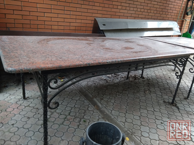 продам 2 стола кованых с натуральными гранитными плитами Донецк - изображение 2