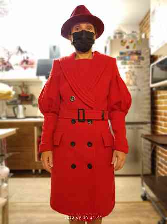 Продам женское кашемировое пальто красного цвета +шляпа в подарок Донецк
