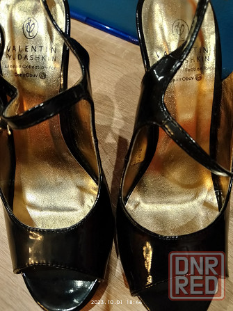 Продам новые лаковые босоножки от бренда "Валентин Юдашкин" Донецк - изображение 1