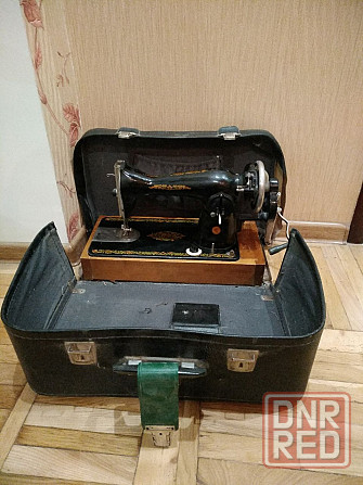 Швейная машинка с футляром для переноски Донецк - изображение 1