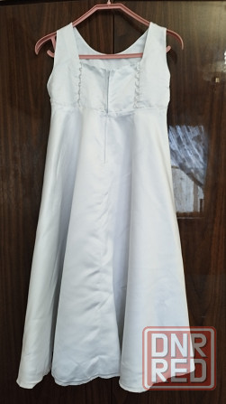 Продаётся платье, белый атлас на девочку 8-10лет. Донецк - изображение 1