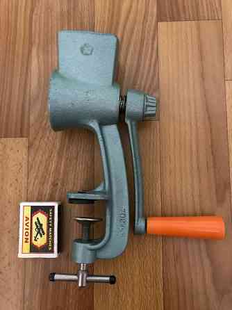 Мельница ручная Мрия, кофемолка Советский Союз. Донецк