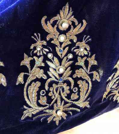 Платье нарядное, велюр, золотая вышивка Макеевка