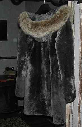 Женская шуба с копюшоном, серый мутон, песец. Донецк