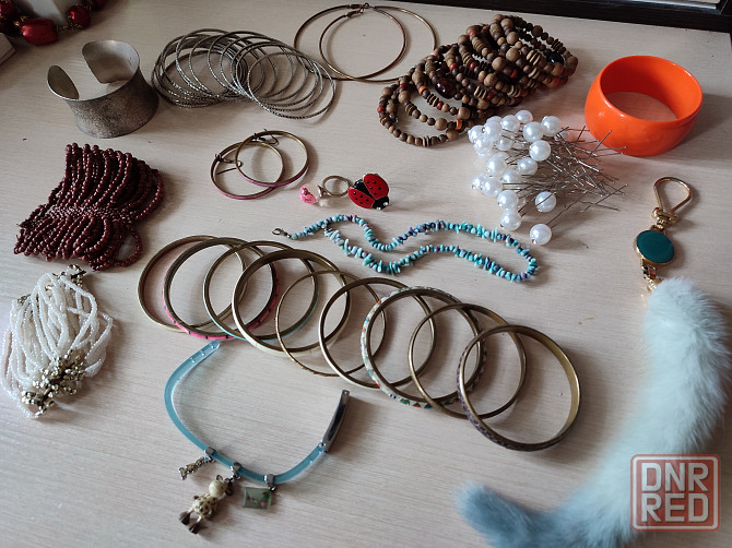 Бижутерия, украшения, серьги, браслеты, значки и др Донецк - изображение 1