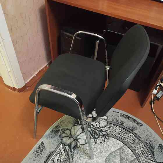 Стул офисный чёрный Донецк