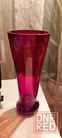 ваза из красного стекла в идеальном состоянии Донецк - изображение 1