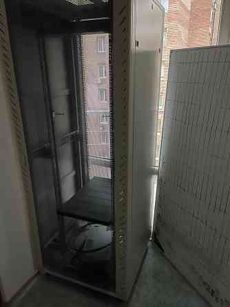Шкаф телекоммуникационный напольный 42U (800х800) дверь стекло Донецк