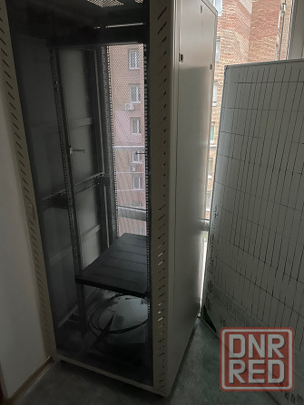 Шкаф телекоммуникационный напольный 42U (800х800) дверь стекло Донецк - изображение 2