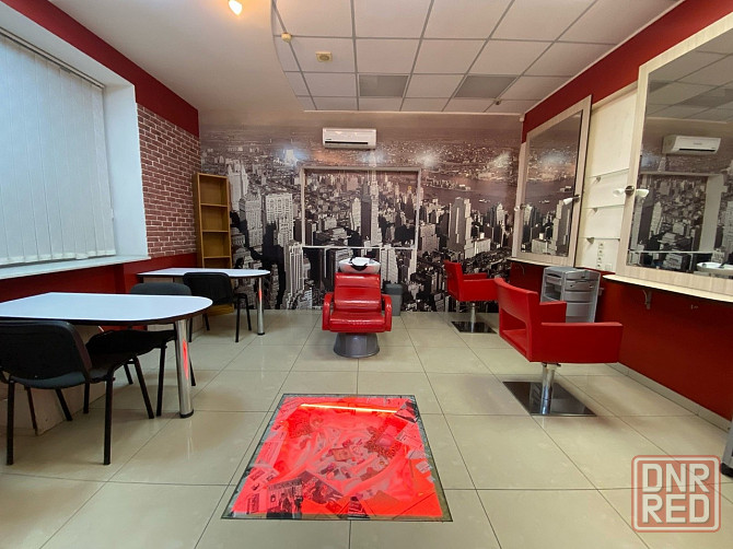 красивый интерьер салона красоты. дорогой салон красоты. интерьер студии красоты. элитный салон красоты. салон красоты в центре города.