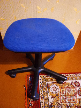 Офисный стул на колёсиках, б/у Донецк - изображение 2