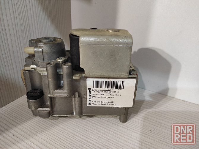Продам клапан газовый Honeywell VK4105C 1058 (1009) Донецк - изображение 1