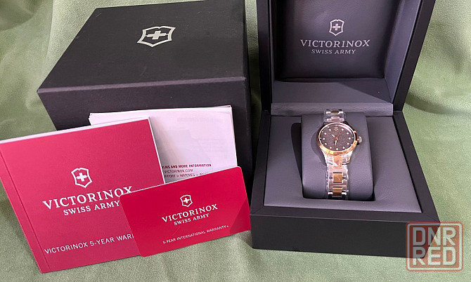 Женские часы с сапфиром и кристалами Сваровски VICTORINOX Донецк - изображение 5