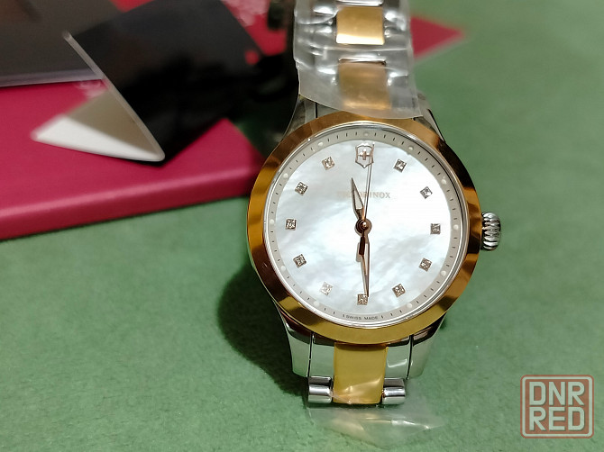 Женские часы с сапфиром и кристалами Сваровски VICTORINOX Донецк - изображение 4