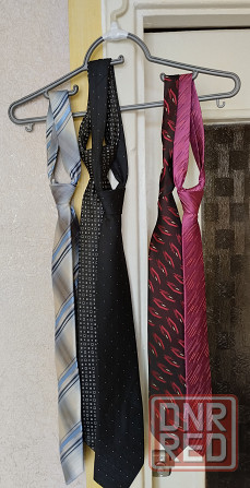Мужской классический костюм м(46), (пиджак, брюки, рубашка, 5 галстуков). Донецк - изображение 2