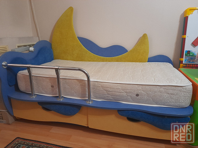 Продам детскую кровать с матрасом Донецк - изображение 1