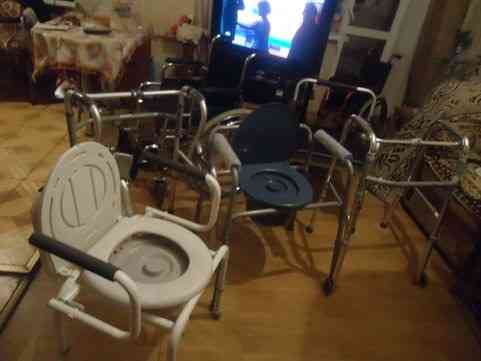 инвалидная коляска комнат складная / Стул туалет / прикроватный стол / ходунки /сидение для ваннынну Донецк