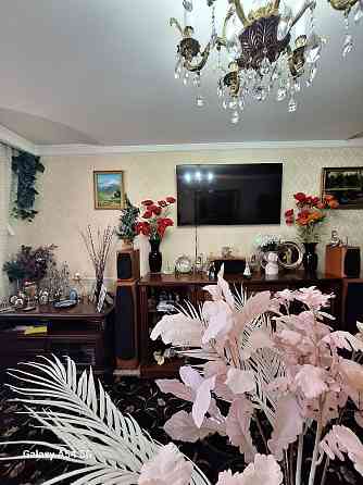 Продам 5ти комнатную квартиру в городе Луганск, 1-й Микрорайон Луганск