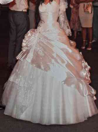 Продам свадебное платье от дизайнера Макеевка