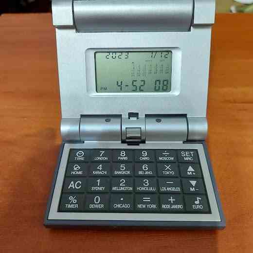 Часы-калькулятор с календарем Луганск
