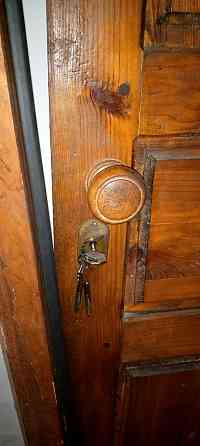 Дверь деревянная 190х70 см с рабочим замком и навесами Макеевка