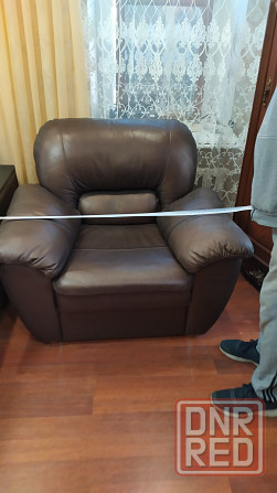 продаю мягкое объемное кожаное кресло,Италия,цвет коричневый,пользовались мало,просто стояло,дефекто Донецк - изображение 2