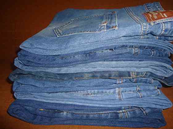 одежды мужские брюки джинсы размер от 48 до 54 по 500 р а Свитеры рубашки разные цены200р-400р Донецк