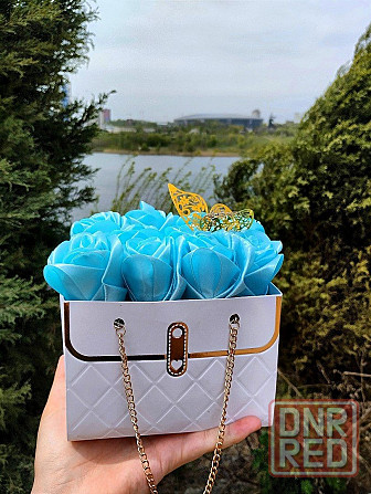 Отличный подарок! Сумочка с 11 атласными розами Донецк - изображение 1