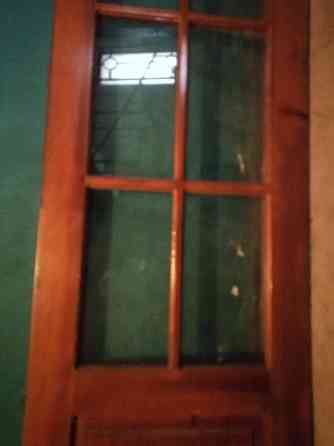 Дверь деревянная остеклённая для зала из двух частей Донецк