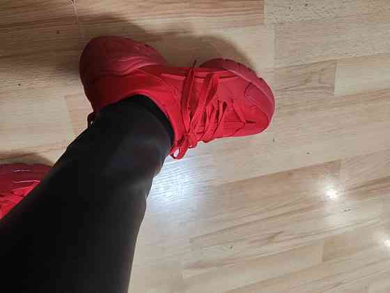 Красные кроссовки 38 размер Донецк